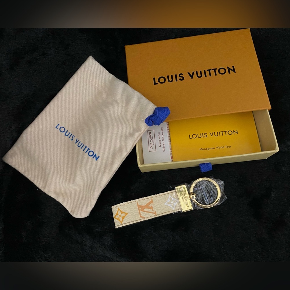 Luxury Louis Vuitton Keyring - Picture 2 of 2